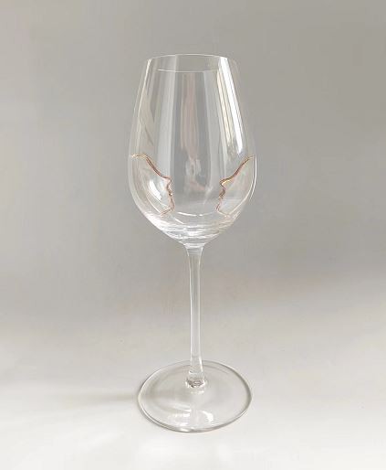 Stereoscopic Depiction Of Red Wine Glass