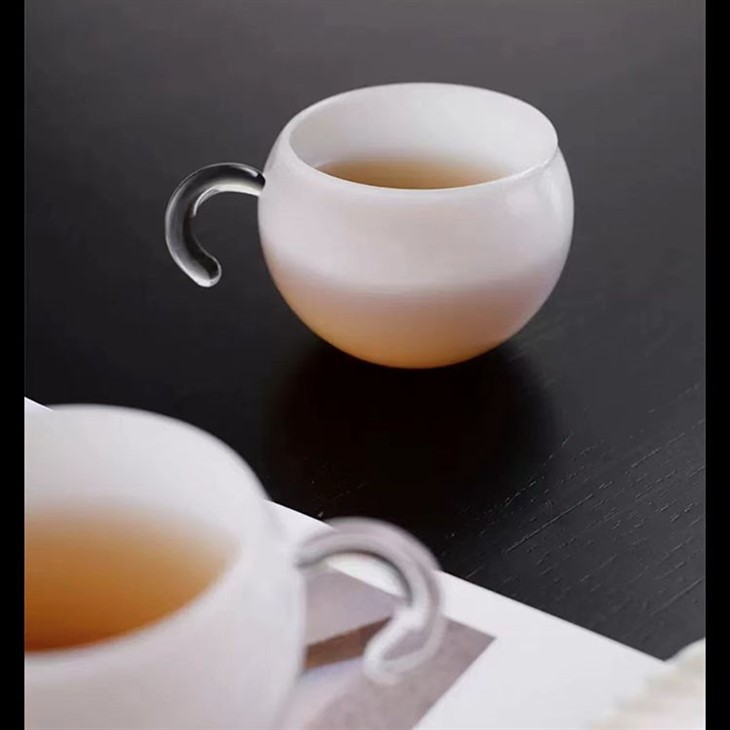 White Jade Teapot With Infuser, Lovely Glass Teapot With Strainer, 20OZ Teapot For Ladies For AfternoonTea